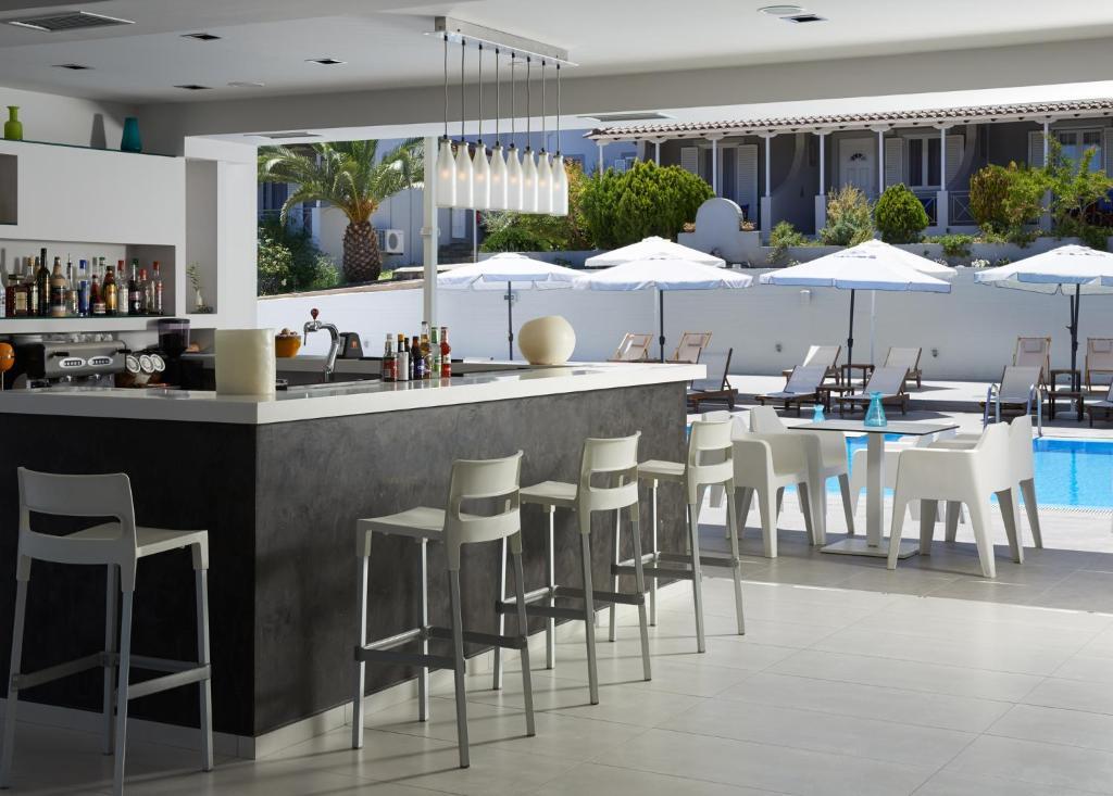 Altamar Hotel Пефки Екстериор снимка